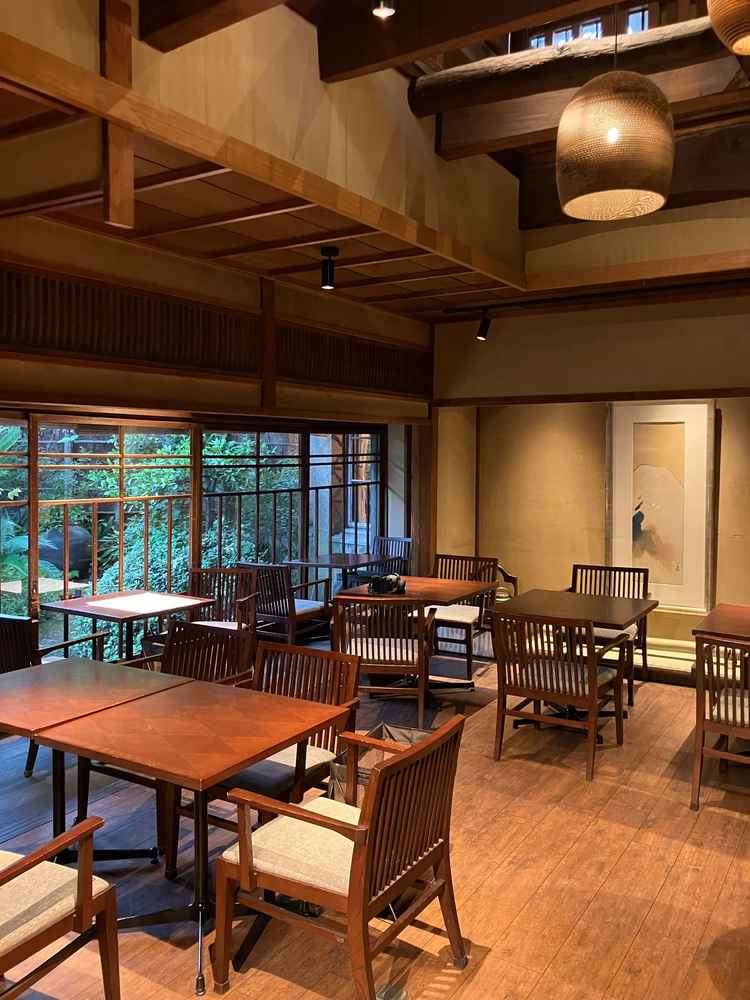 少人数結婚式用のお客様待合室です。ガラッとしていて少し寂しく感じるかもしれません。