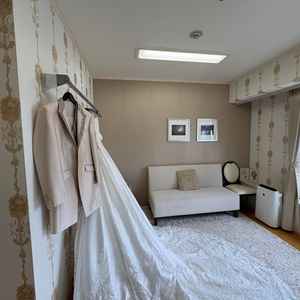 ブライズルーム。個室になっており、十分くつろげそう。