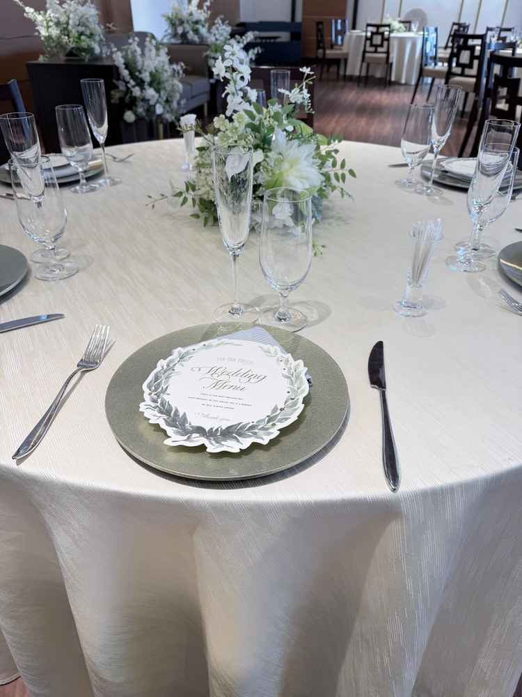 参列者のテーブルや会場が、プランナーとの打合せで自身の好みを反映させることができる点が魅力的でした。