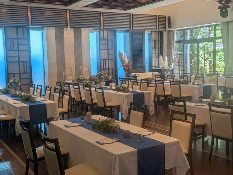 程よい広さの披露宴会場