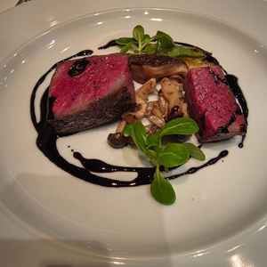 メインのお肉の料理。野菜の仕入れや調理法ののこだわりを感じた。