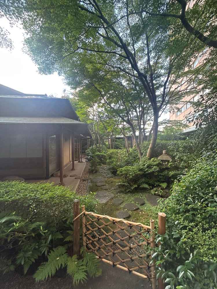 ホテルの中にお庭があるようです。ここで前撮りもできるとのことです。