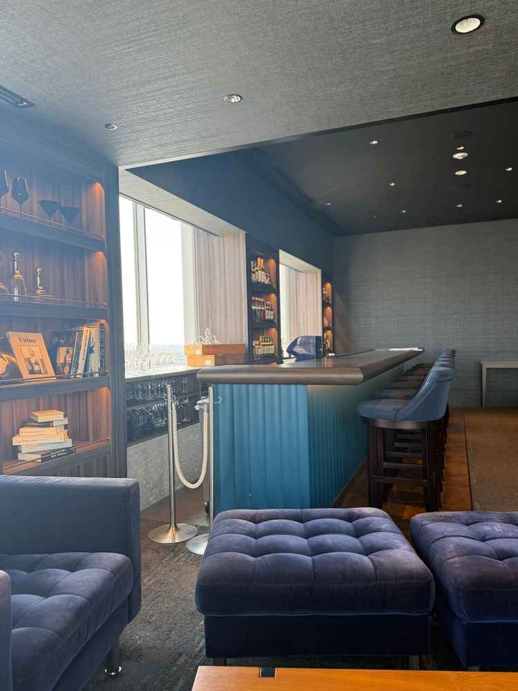 バー形式の待機スペースになるようです。