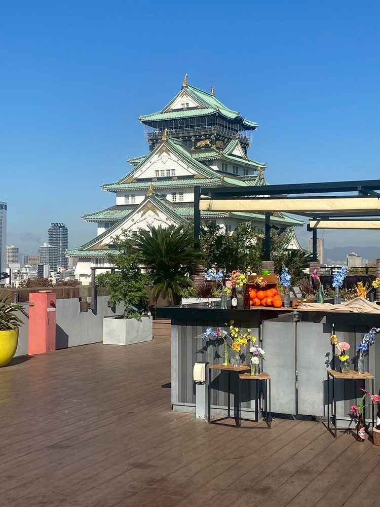 大阪城を一望する披露宴会場（屋上）