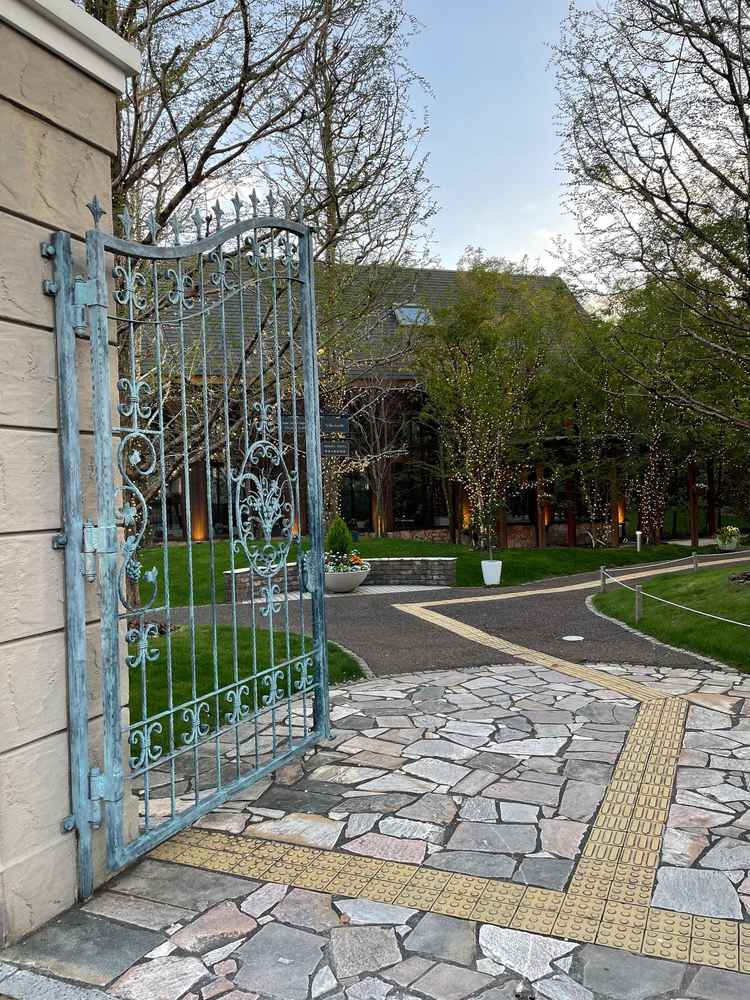 夕方の薄暗くなる時間帯はイルミネーションが。お昼の太陽光の輝きも、イルミネーションの輝きも素敵でした