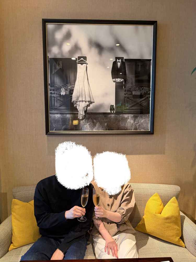 成約記念にジンジャエールで乾杯し、記念写真が撮ってもらえます。