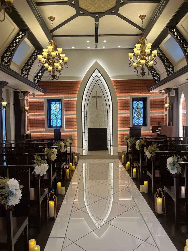 チャペル。バージンロードは大理石で出来ていて、真ん中に立った時、新郎新婦が反射して見えてよかった。