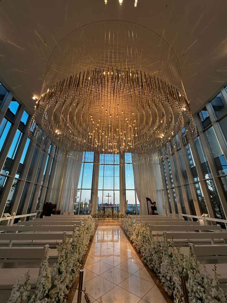 チャペルのシャンデリアがすごい