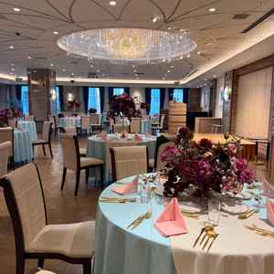 ラグジュアリーな披露宴会場