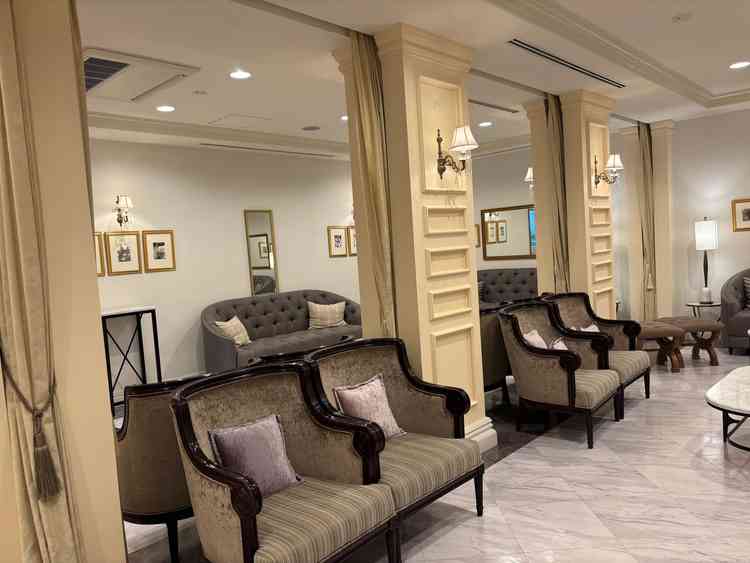 親族控え室。ガーデンで新郎側新婦側を仕切れるとのこと。よりアットホームにできそうでいい。