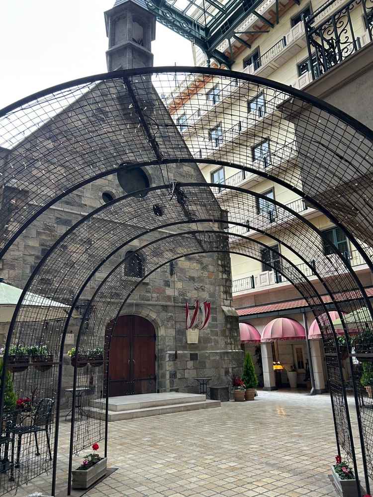 チャペル前。鐘も鳴らしてもらえる。