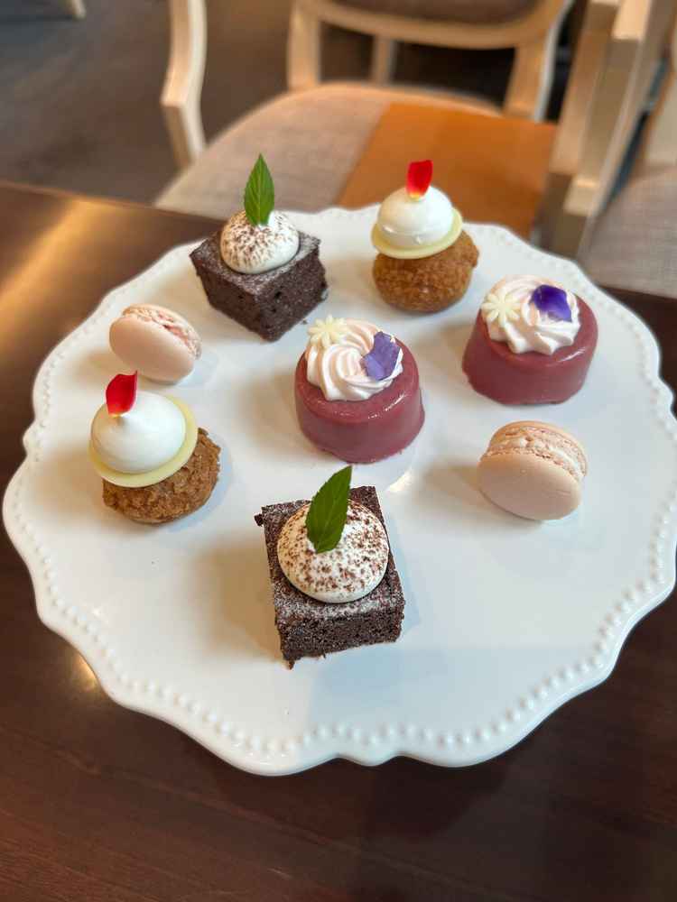 お料理はデザートがとくに美味しかったです。見た目もとても可愛くて、魅力的でした。