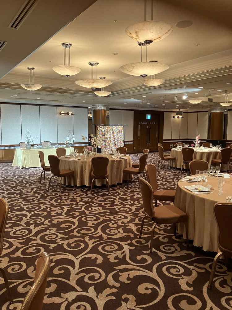 披露宴会場の一つで落ち着いた雰囲気の会場