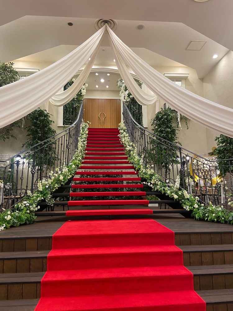 屋内型のフラワーガーデンなので、雨の日でもフラワーシャワーができちゃう！