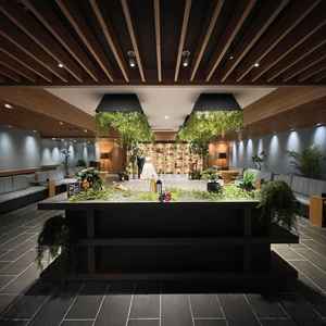 1.5次会なるものが出来る場所です。チャペルの横にあり挙式後に参列者と写真を撮ることが出来るようです