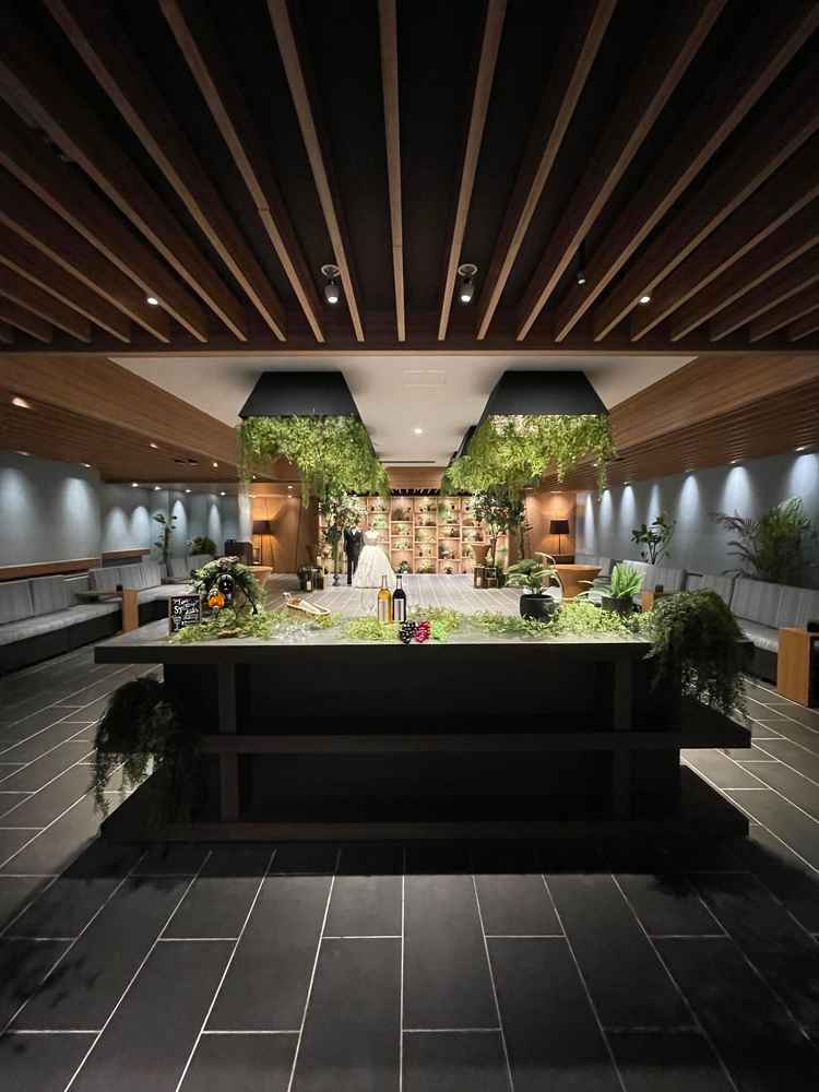 1.5次会なるものが出来る場所です。チャペルの横にあり挙式後に参列者と写真を撮ることが出来るようです