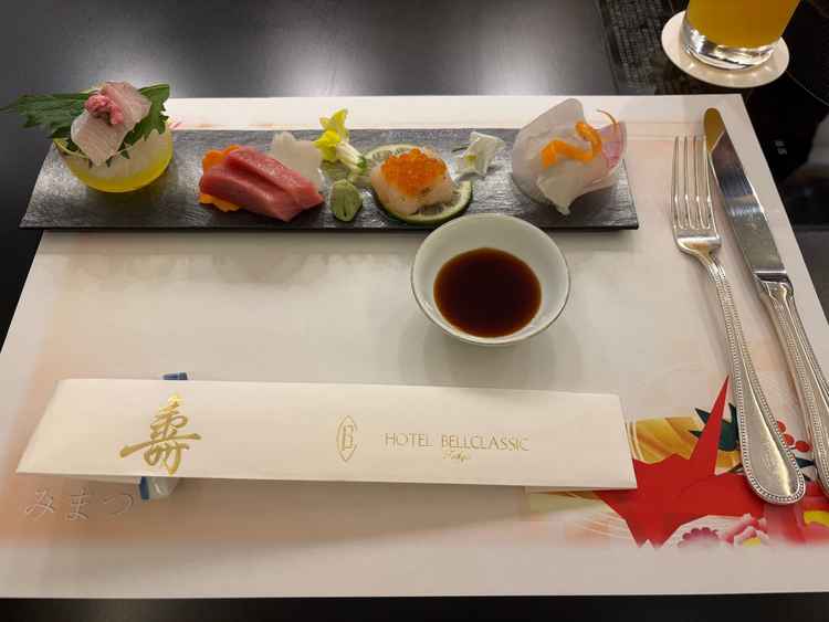 試食のお造り。マグロがとても美味しかったです。