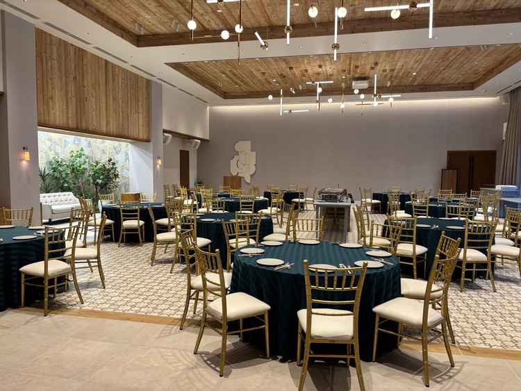 披露宴会場。披露宴会場は一つのみとのこと。この会場からもガーデンが見える。