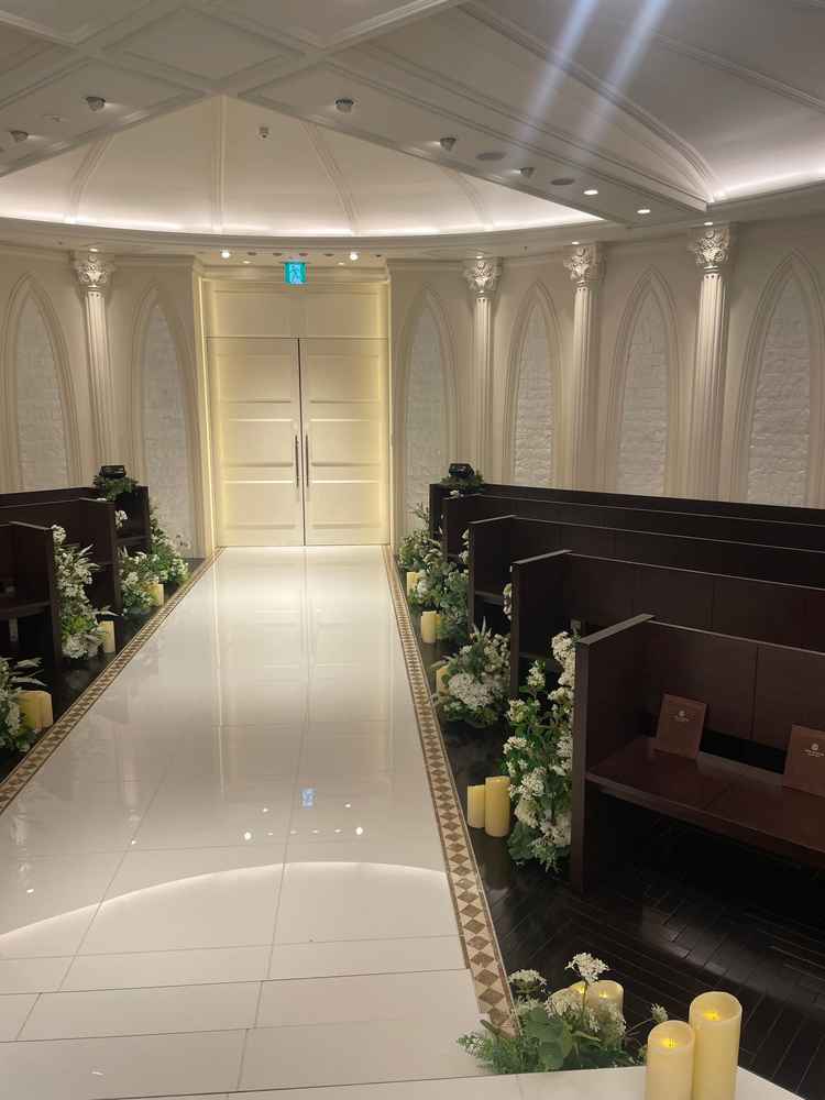 ゲストとの距離が近く、バージンロードも短めなチャペル