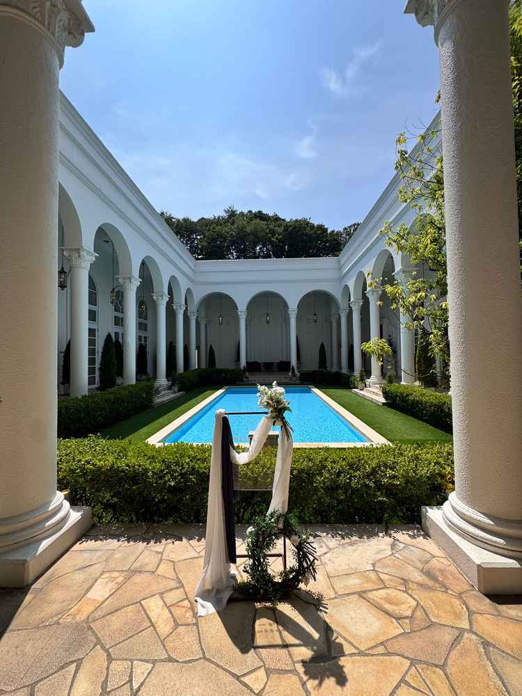 プールがついている方の披露宴会場