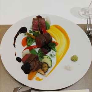 メイン料理です。見た目も華やかで本当に美味しかったです。