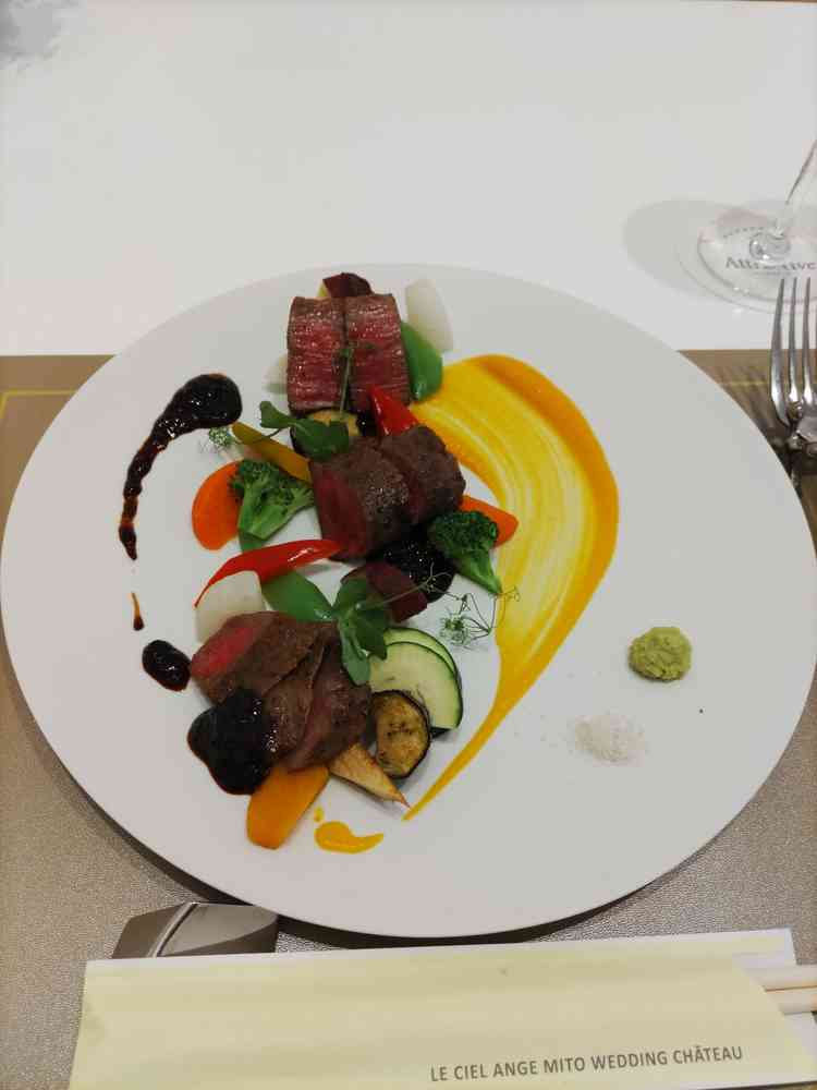 メイン料理です。見た目も華やかで本当に美味しかったです。