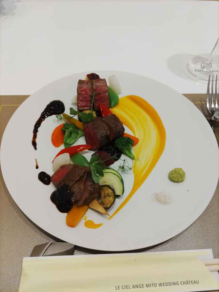 メイン料理です。見た目も華やかで本当に美味しかったです。