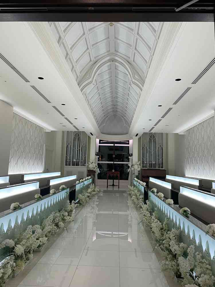 夜だったので少し照明を落としていたが、日中ならばかなり自然光が降り注ぐと思った。