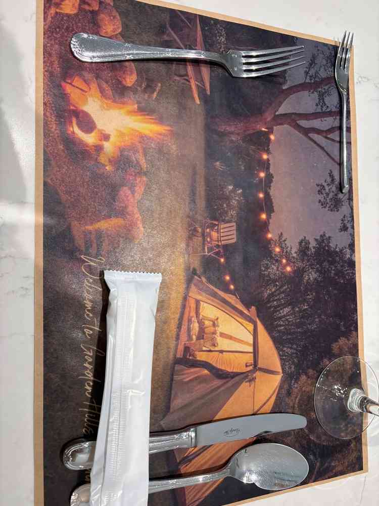 ランチョンマットを自分たちの好きな絵柄にしてくれた。式場の方々のホスピタリティに感激