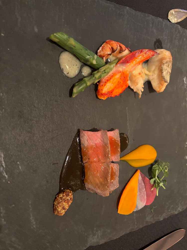 試食の料理です。お魚もお肉も美味しかったです。