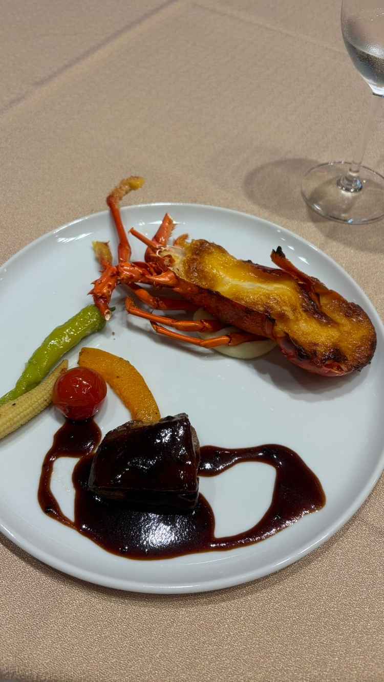 メイン料理の写真です。非常にクオリティーが高く美味しかったです。