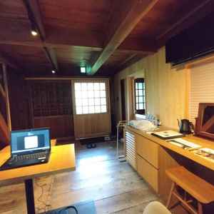 打ち合わせをする際に使用したお部屋 個室空間である 普段は宿泊施設としても使われており木の素敵な匂い