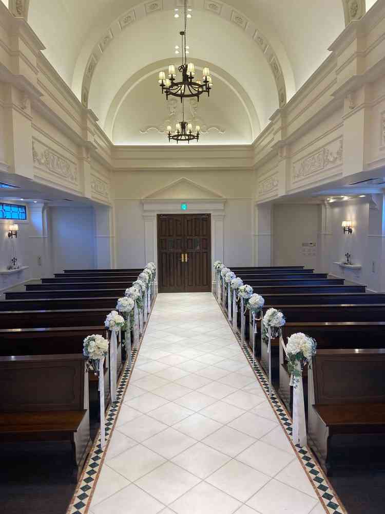 チャペル　写真で見て天井が低いと思ったが実際に見るとそこまで低く感じれなかった。良き