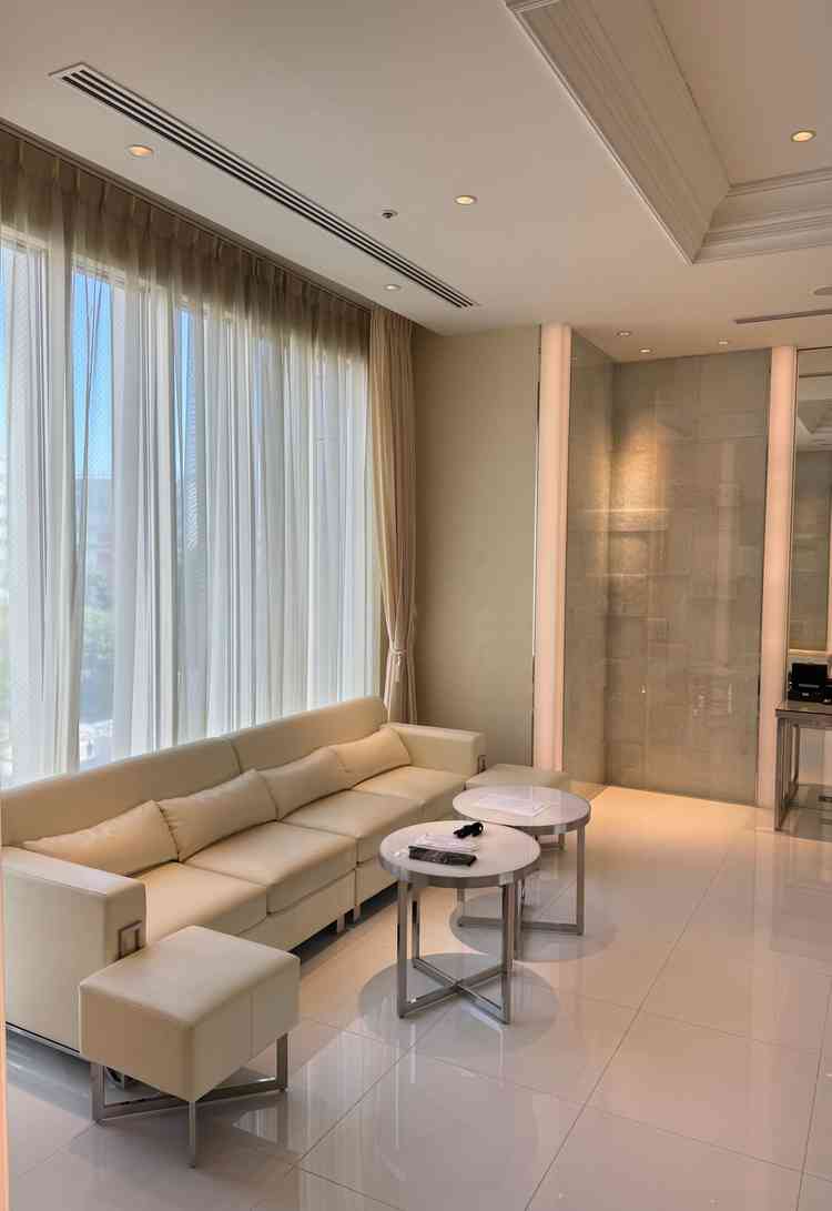 光も入り込む新郎新婦控室