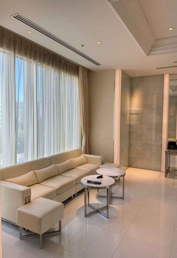 光も入り込む新郎新婦控室