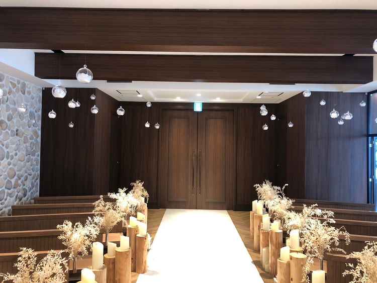 白基調で綺麗なチャペル