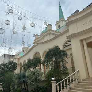 外観の写真。とても目立つ建物だった。