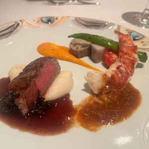 メインのお肉と海老です。