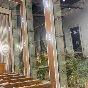 ガラス張りで開放的です。とてもリゾート感があります。