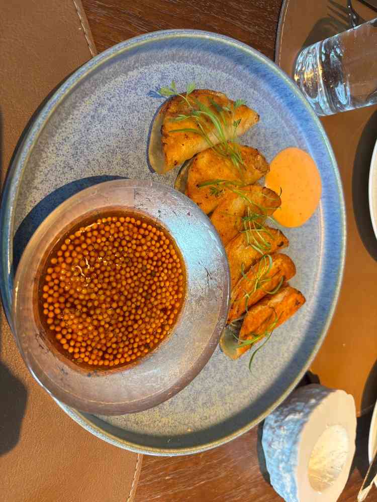 餃子が2人の出会いだと伝えたら当日に餃子をイメージした料理を提供していただけた。