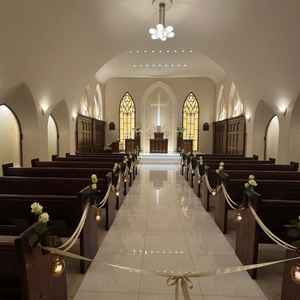 お花の香りに包まれ、キャンドルの温かさが伝わってくるチャペルは、想像以上に素敵でした。