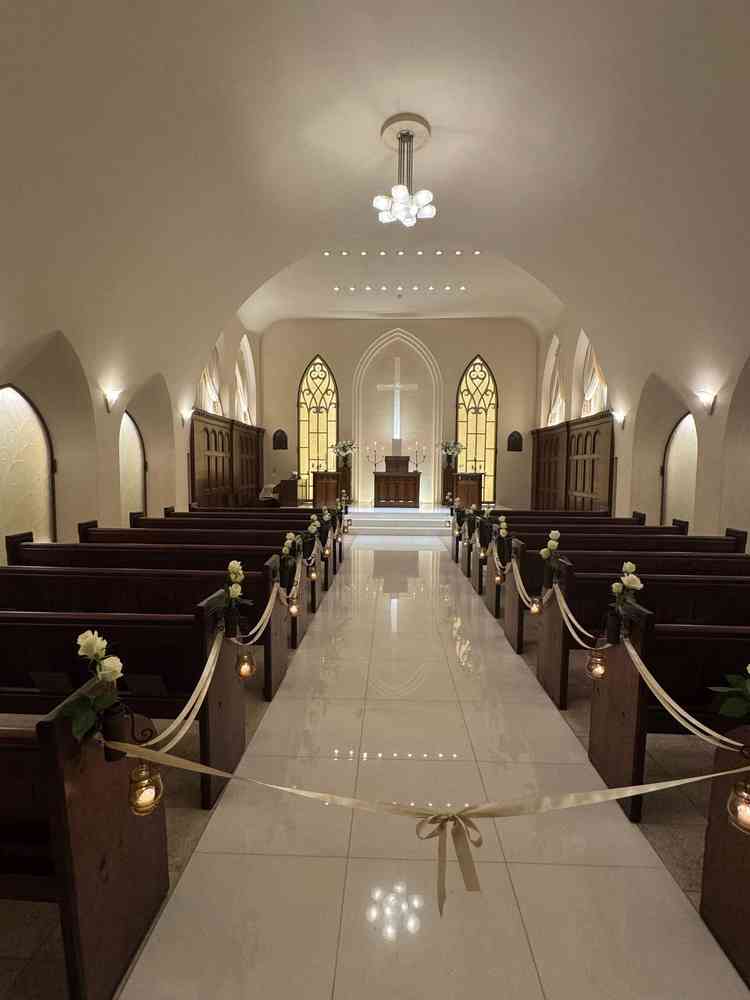 お花の香りに包まれ、キャンドルの温かさが伝わってくるチャペルは、想像以上に素敵でした。