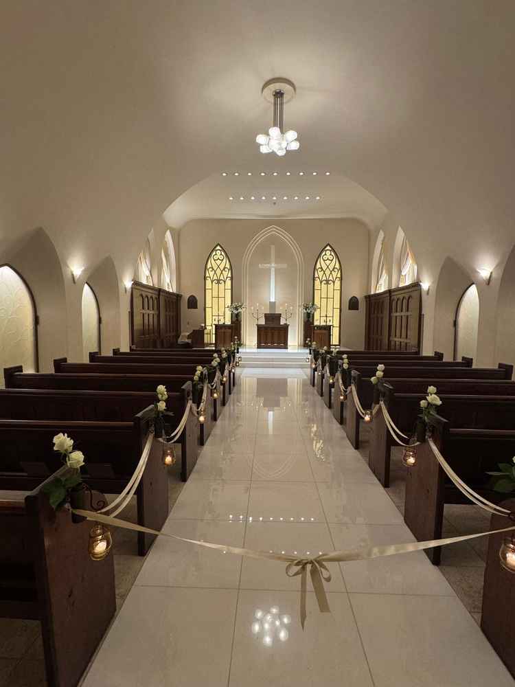 お花の香りに包まれ、キャンドルの温かさが伝わってくるチャペルは、想像以上に素敵でした。