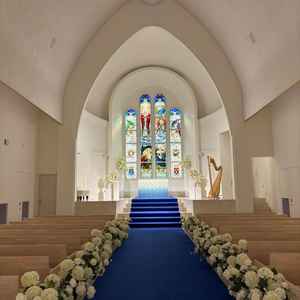 チャペルです。青いカラーのバージンロードが印象的でした。