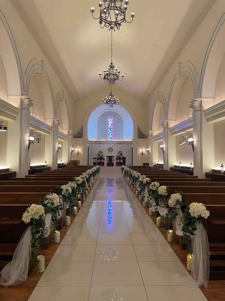 チャペルの中の写真。広くて天井が高い。