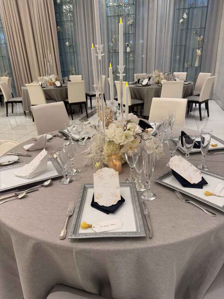 披露宴会場のゲスト卓