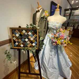 サロン入り口です。衣装や挙式例が展示されておりました。