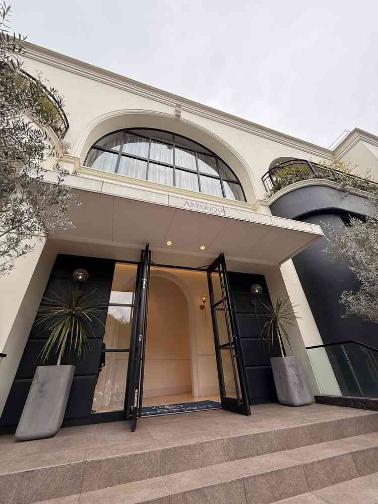 入り口は海外のような雰囲気でとてもおしゃれでした。