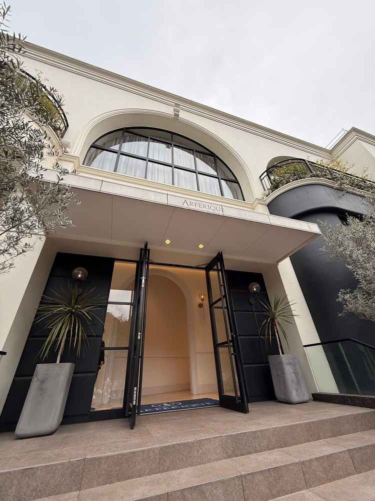 入り口は海外のような雰囲気でとてもおしゃれでした。