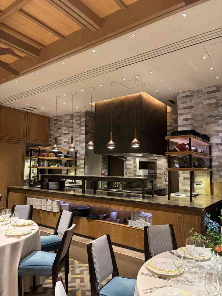 披露宴会場のオープンキッチンが広々としていて魅力も伝えて頂きよかったです